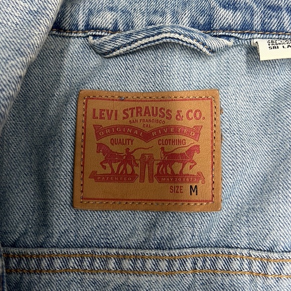 Levi’s Denim Jacket - Picture 4 of 6